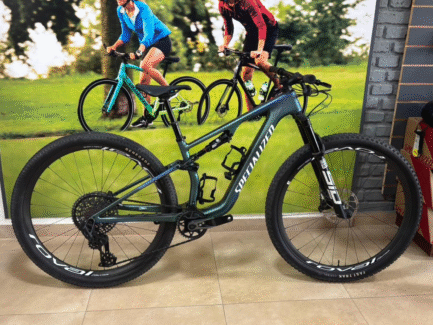 BICICLETA SPECIALIZED EPIC 8 PRO (Satin Carbon / Metallic Sapphire / Metallic White Silver)